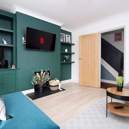 Stylish Home In Bath With Driveway Parking, 10Min From City Экстерьер фото