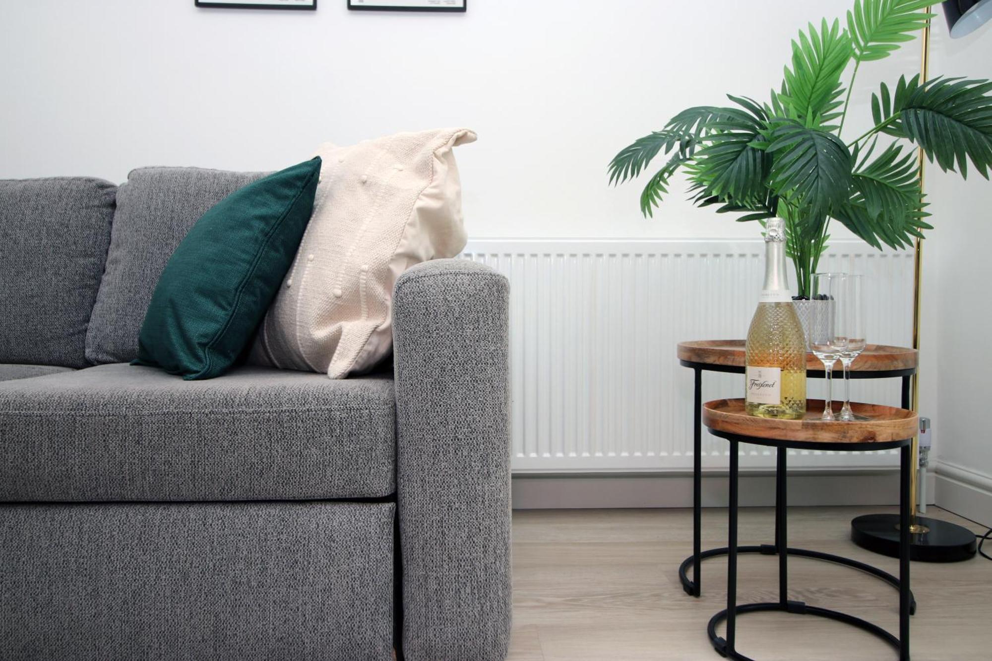 Stylish Home In Bath With Driveway Parking, 10Min From City Экстерьер фото