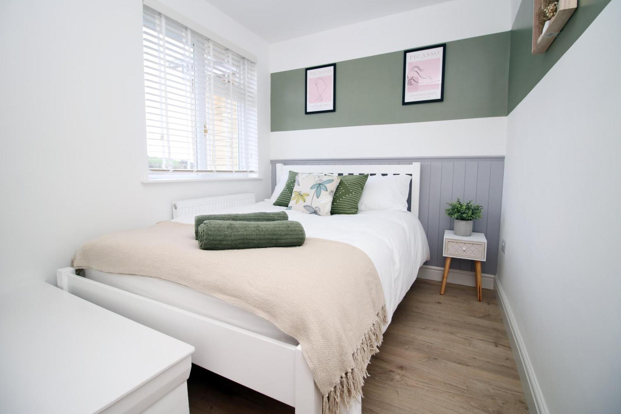 Stylish Home In Bath With Driveway Parking, 10Min From City Экстерьер фото