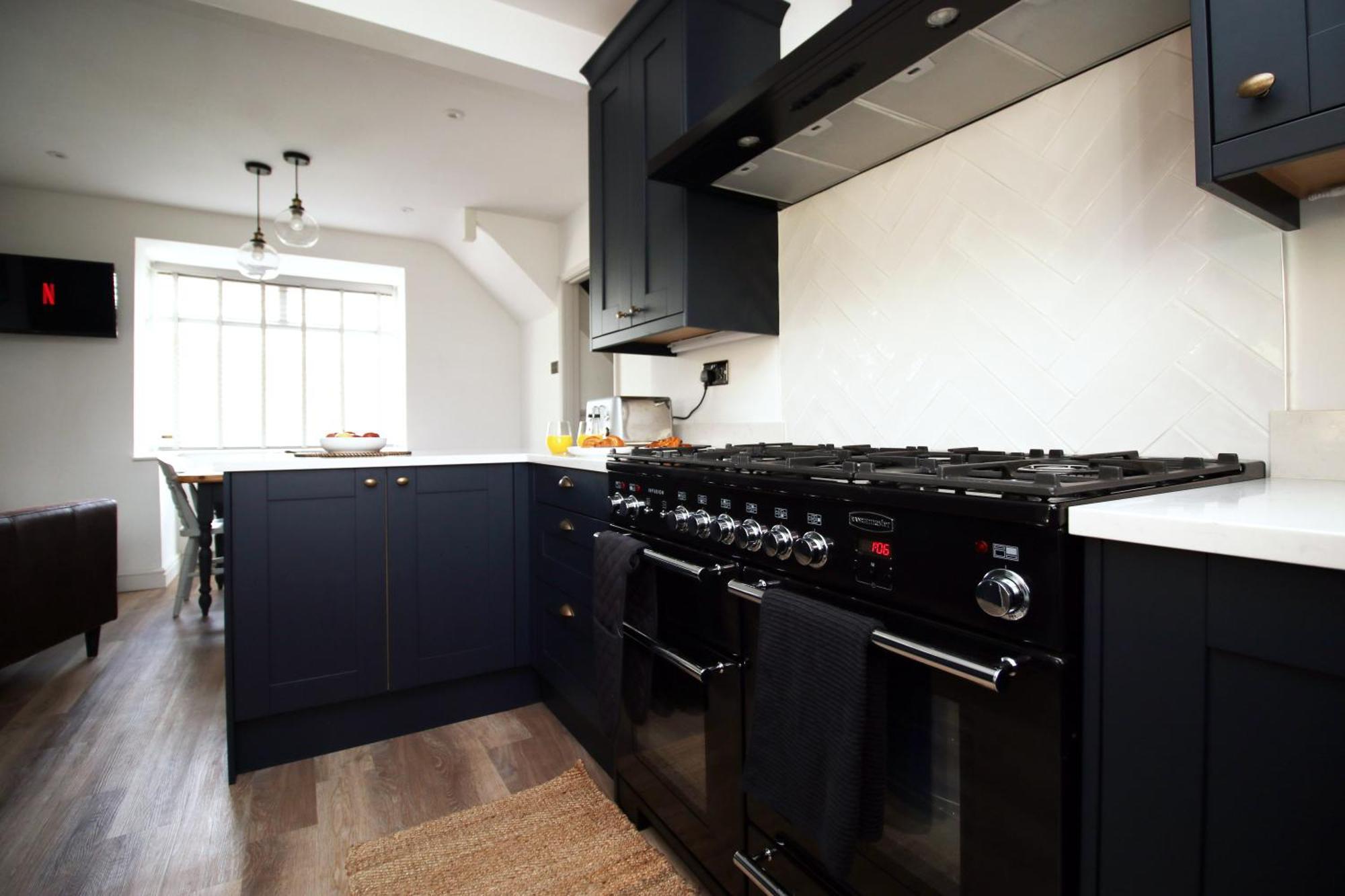 Stylish Home In Bath With Driveway Parking, 10Min From City Экстерьер фото
