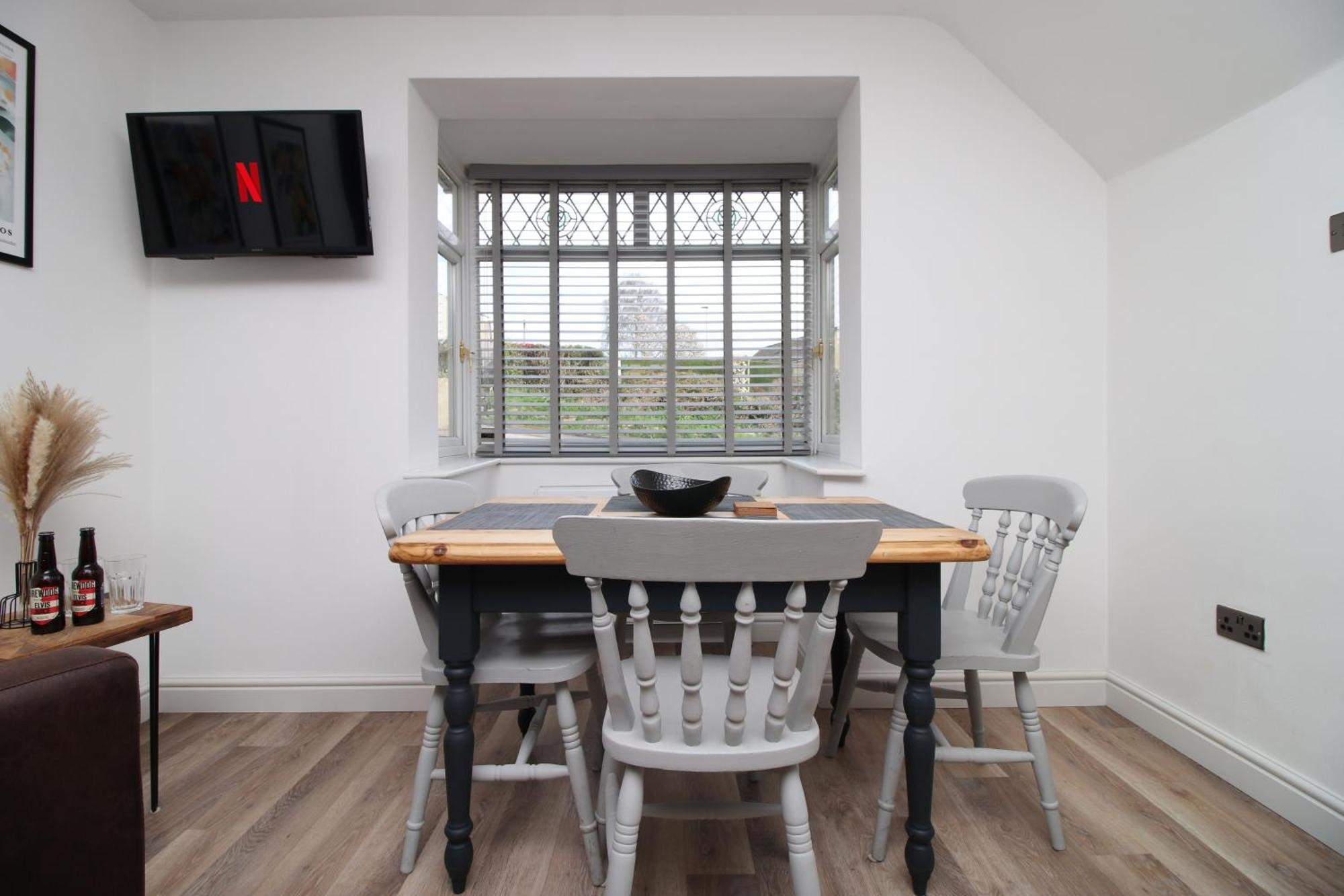 Stylish Home In Bath With Driveway Parking, 10Min From City Экстерьер фото