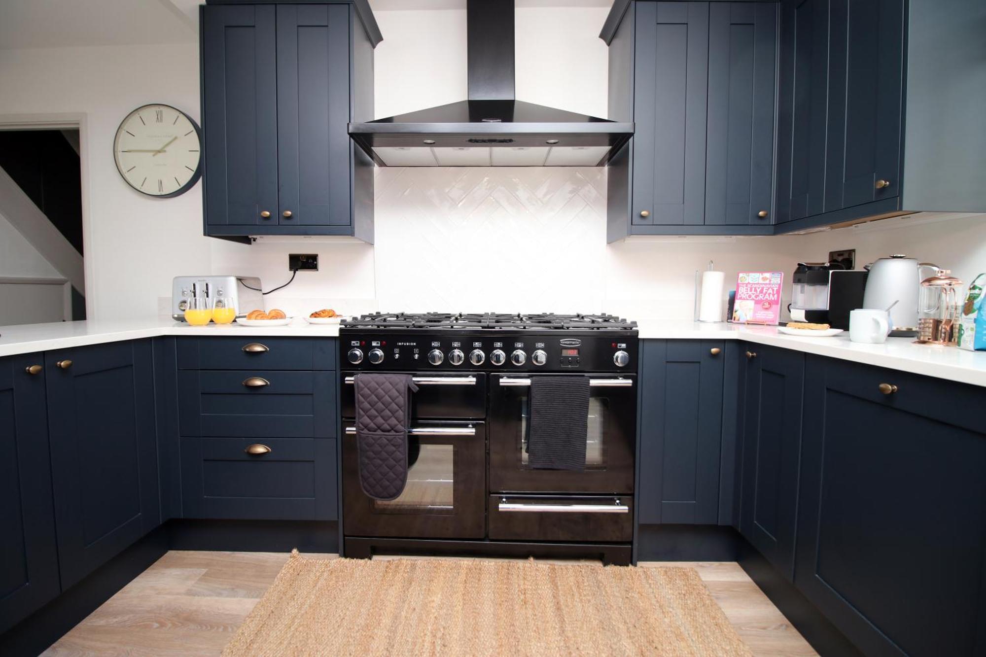 Stylish Home In Bath With Driveway Parking, 10Min From City Экстерьер фото
